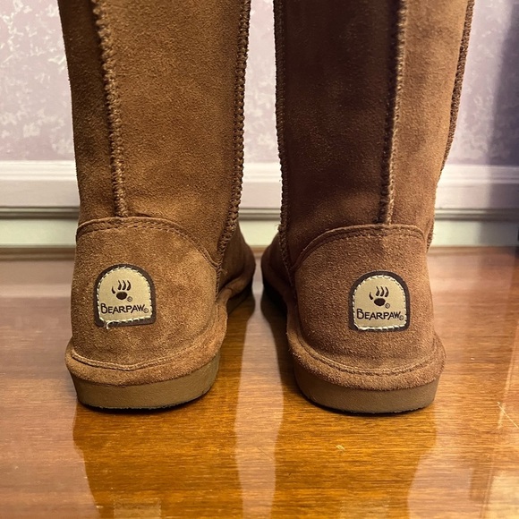 Bearpaw woman’s SZ 9, tan, suede leather, snow boot. - Picture 5 of 11